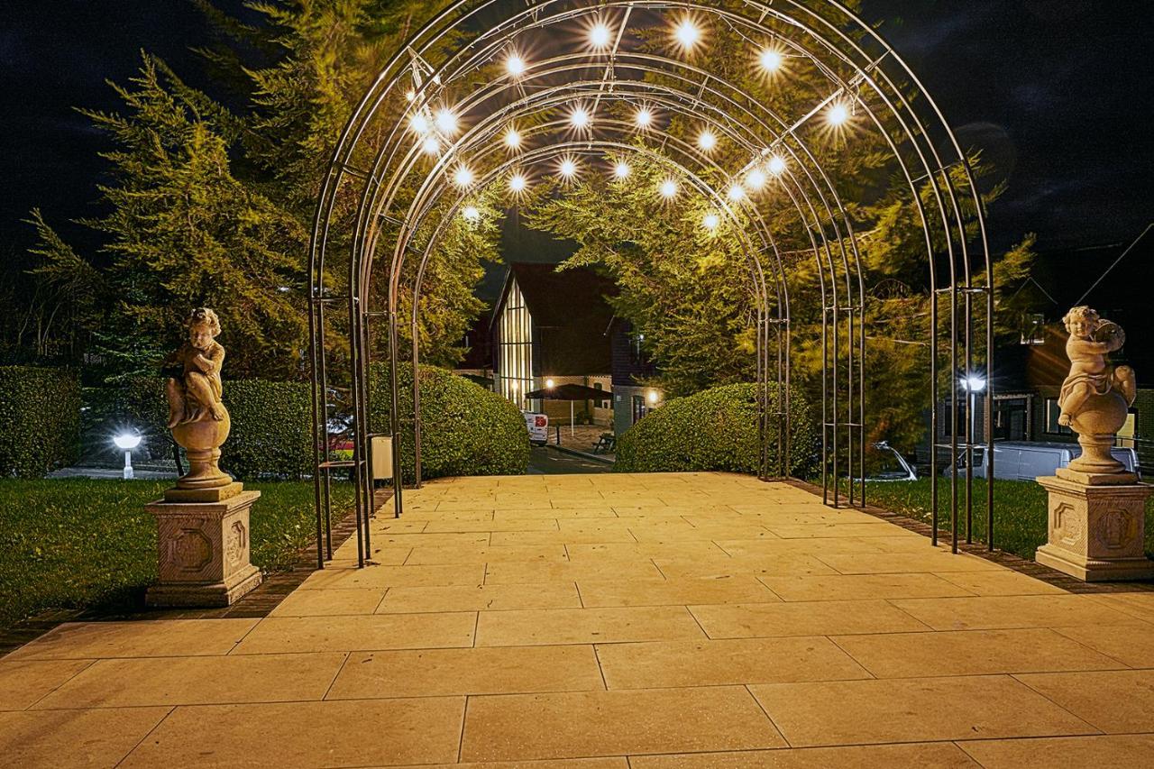 The Sharnbrook Hotel Экстерьер фото