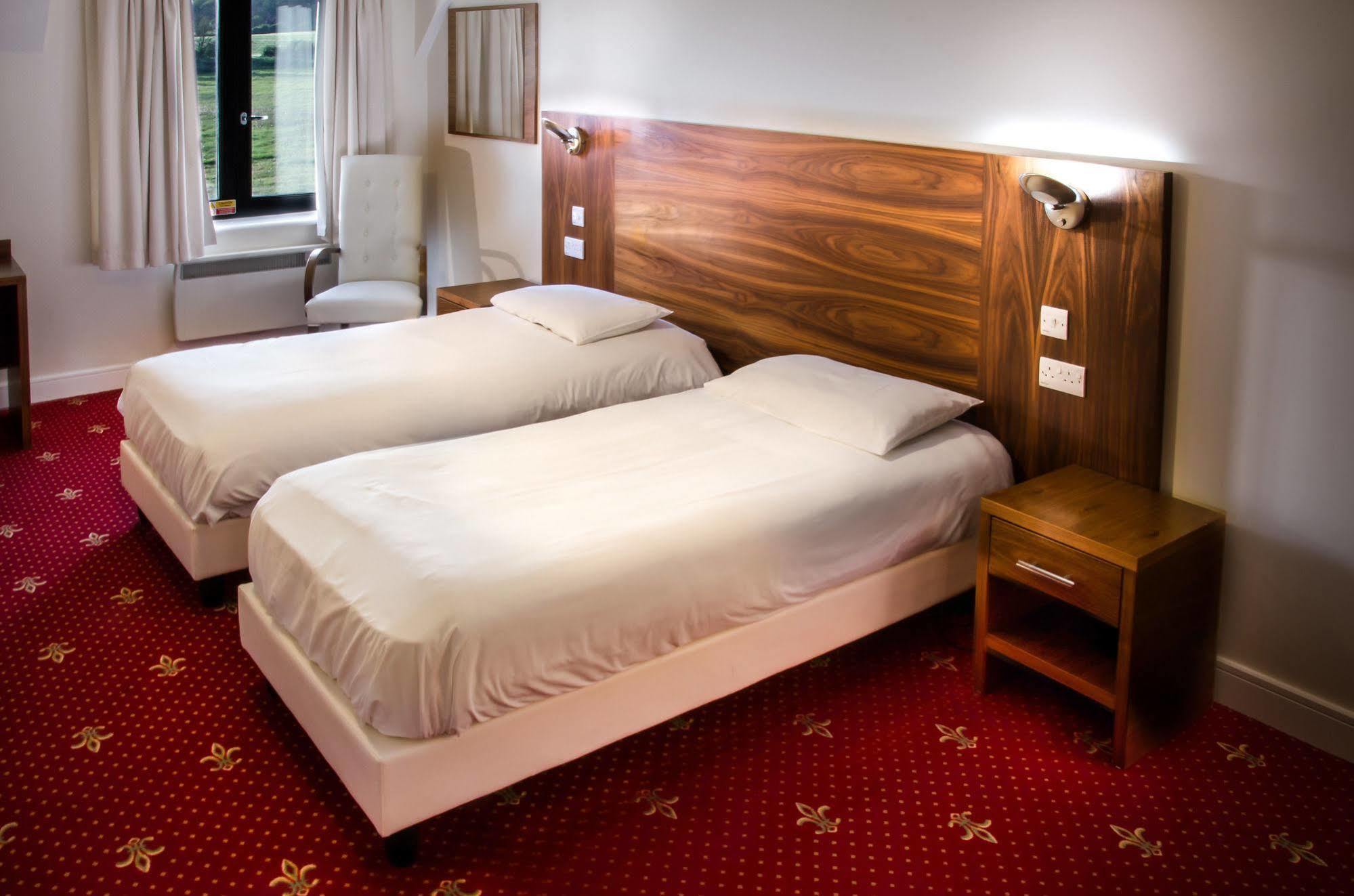 The Sharnbrook Hotel Экстерьер фото